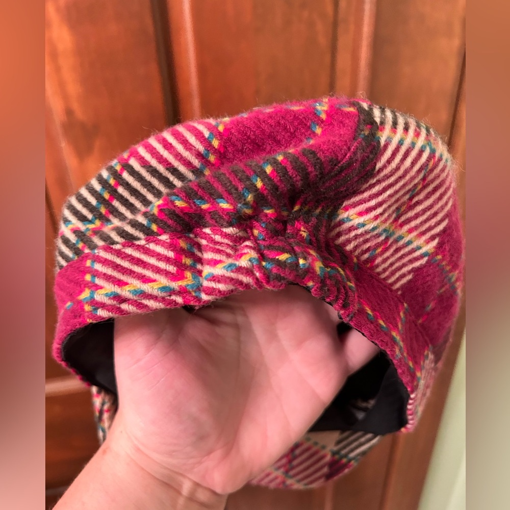 SONOMA Cute plaid Newsboy cap with bow. Elastic stretch on back. - Picture 4 of 6